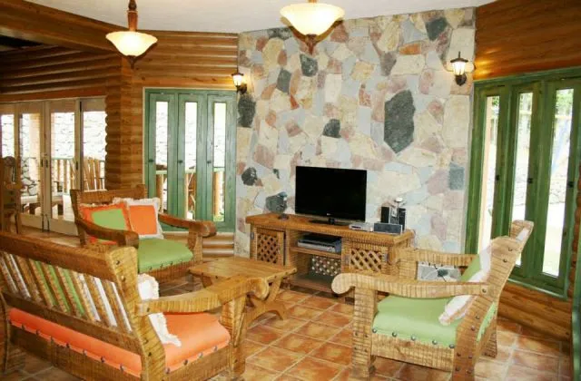 Rancho Las Guazaras jarabacoa salon avec television